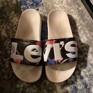 Levi's Sandles - Regular White
